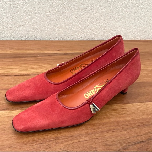 Vintage SALVATORE FERRAGAMO DQ80559 Red Suede Leather Low Heel Pumps Size 6 4A - Picture 3 of 16